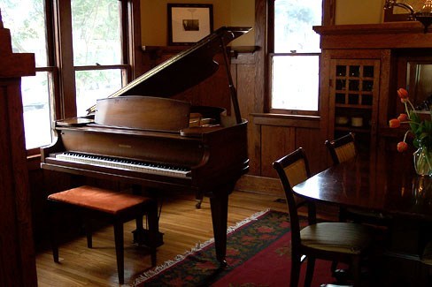 Barna szárnyzongora – Liszt Ferenc Zongoraszalon